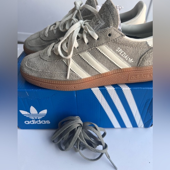 adidas Originals Handball Spezial sneakers in gray and white - Picture 10 of 11